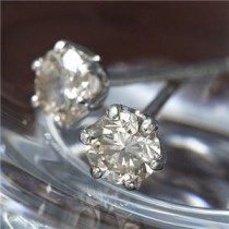 【訳あり・在庫処分】0.3ct シャンパンダイヤモンドピアス