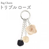 【2個セット】バッグチャーム トリプルローズ（ホワイト×ホワイト×ブラック）