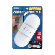(まとめ）YAZAWA 乾電池式置き型人感明暗ナイトライトNBSMN15WH【×2セット】