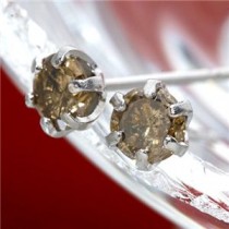 K18WG シャンパンダイヤモンドピアス 計0.4CT