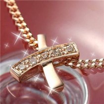 ピンククロスダイヤモンドペンダント/ネックレス