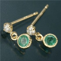 Amelie Monchouchouアンティーク調バースデイピアス 5月エメラルド