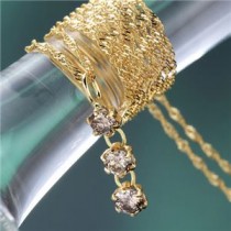 K18YG3ストーンダイヤモンドペンダント/ネックレス