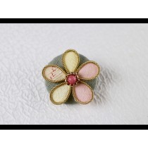 一輪花・結城紬丸いお花のブローチパステルB